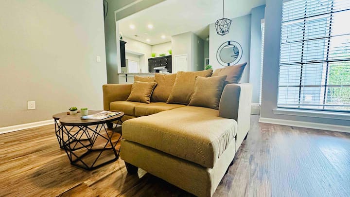Modern Cozy 4br Home For You & Pets In Montgomery - Montgomery, AL
