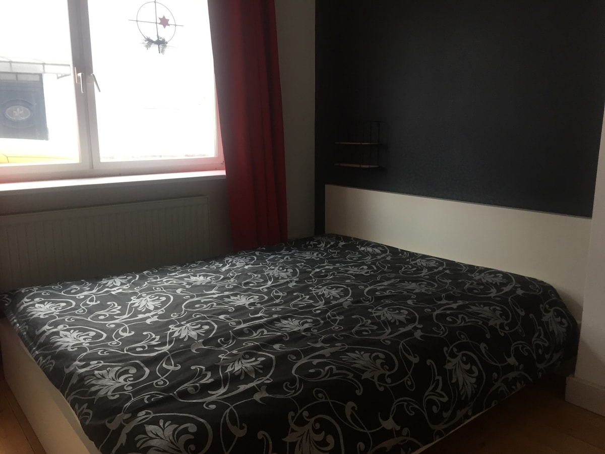 ห้องนอนที่ 2 พร้อมเตียงควีนไซส์