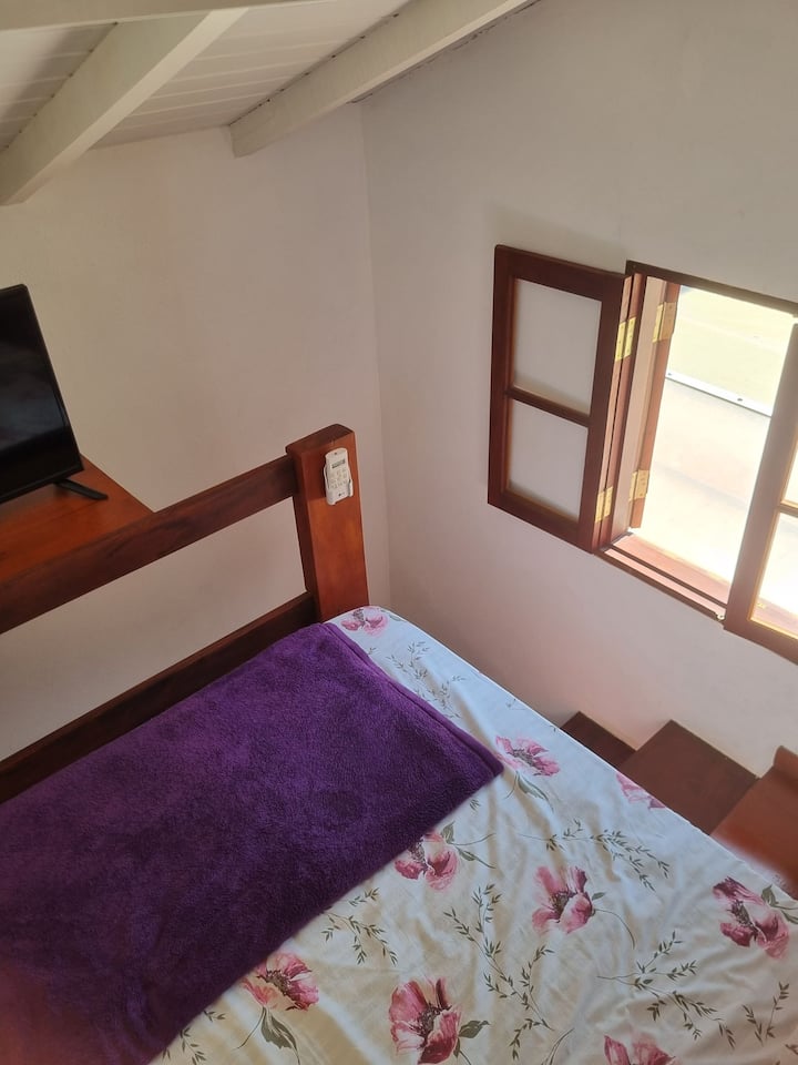 Dari yote ya mbao Cedro na rangi nyeupe