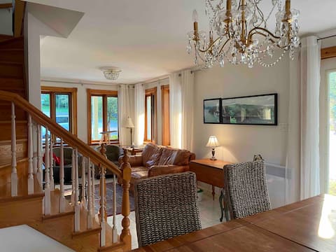 Successful Airbnb property: Petit-Saguenay Mayor's House in Le Saguenay Et Son Fjord