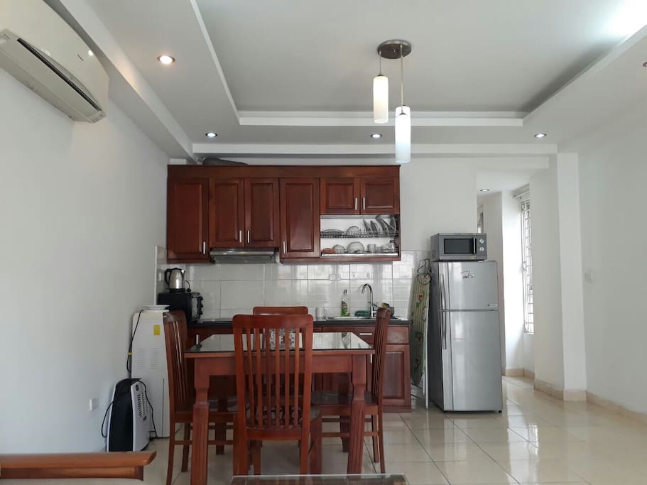Fully equipped kitchen with dining table