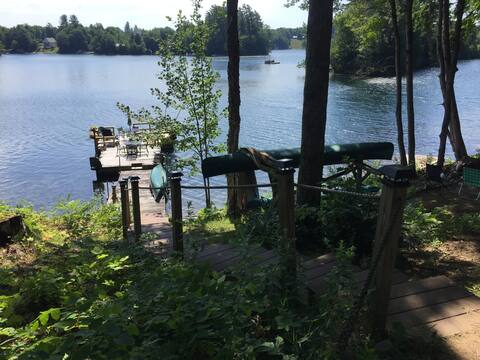 Charming Adirondack Lakeside Cottage