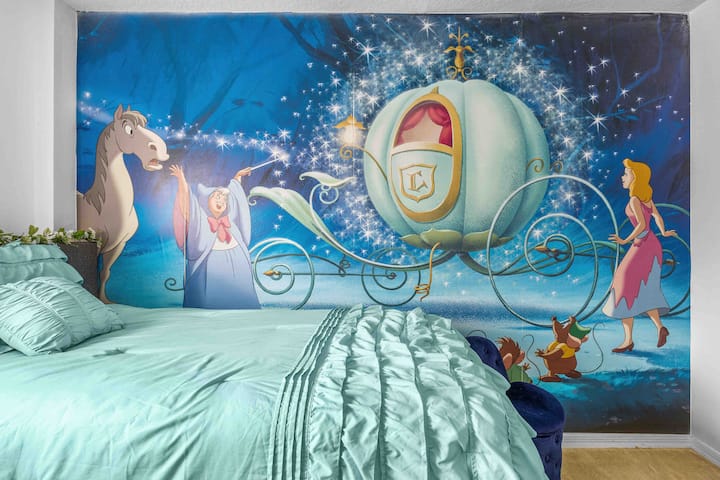 Спална соба 5 - двокреветна соба со Пепелашка.