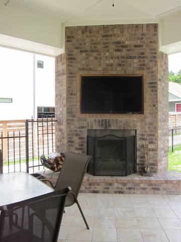 Beautiful Crestview House, Great Location! gallery image 4