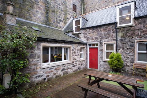 3 Bedroom • Private Garden • City Centre Cottage