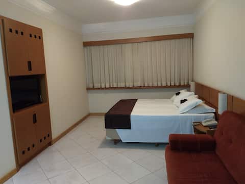 Confortável STUDIO no centro, pertinho da praia.