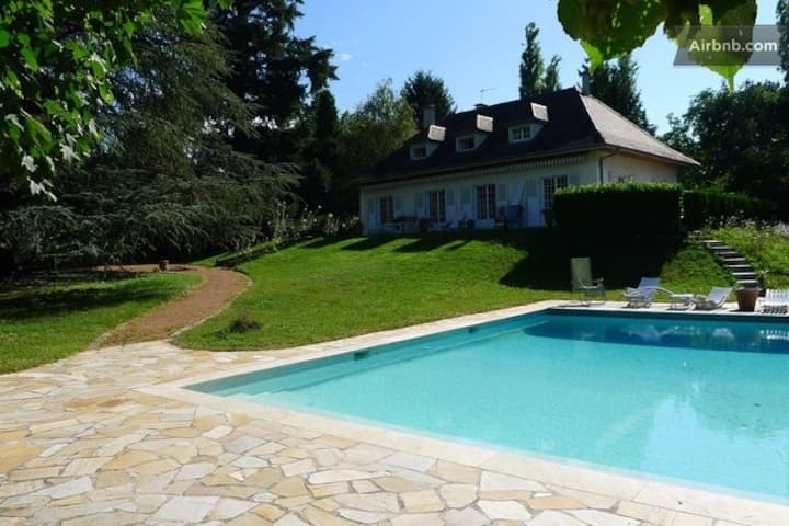 Spacious Villa, 5 bedrooms, Zen stay guaranteed