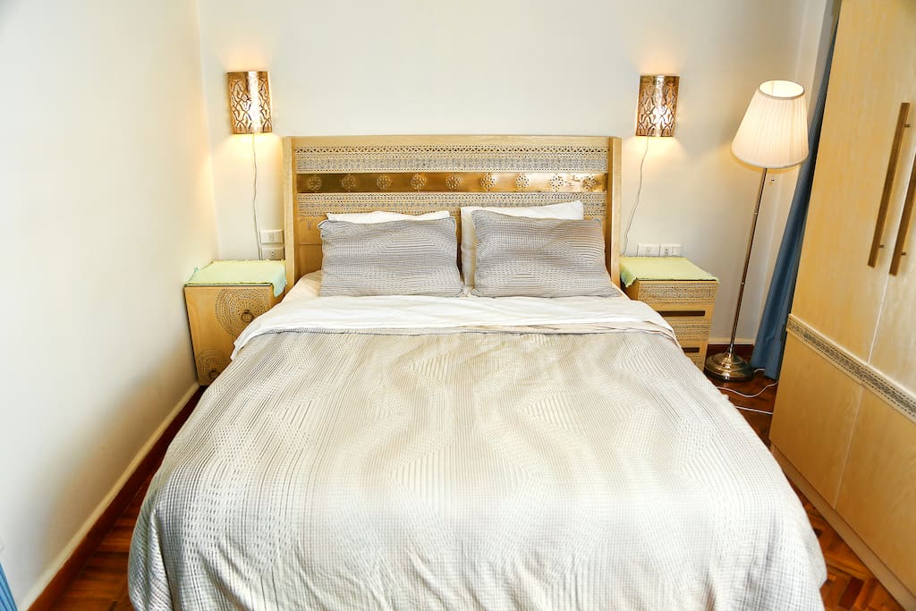 Main Bedroom: Features a comfortable queen-size bed