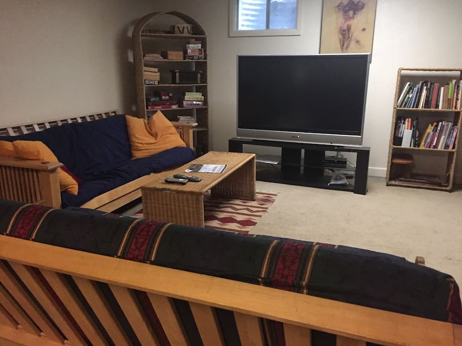 Huge HD TV and living room with two futons. Extra Guests are $25 per night.