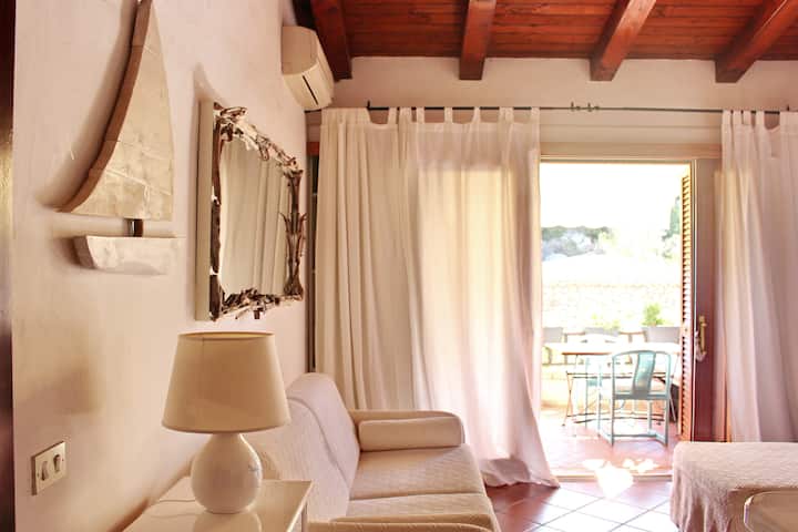 Sala de estar con sofá cama doble y terraza | Sala de estar con sofá cama y terraza