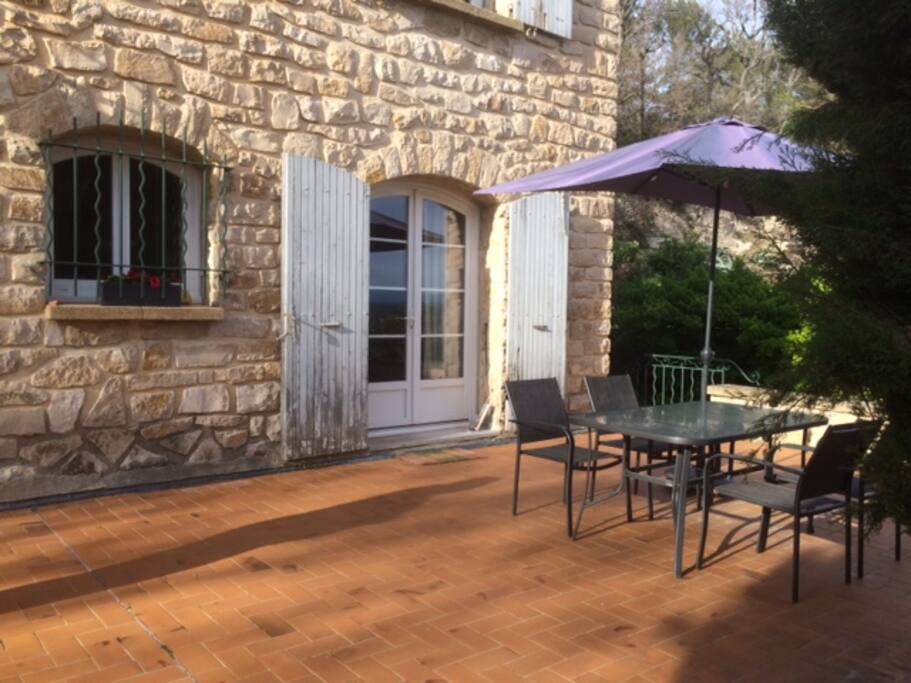 Terrasse et entrée de l'appartement
