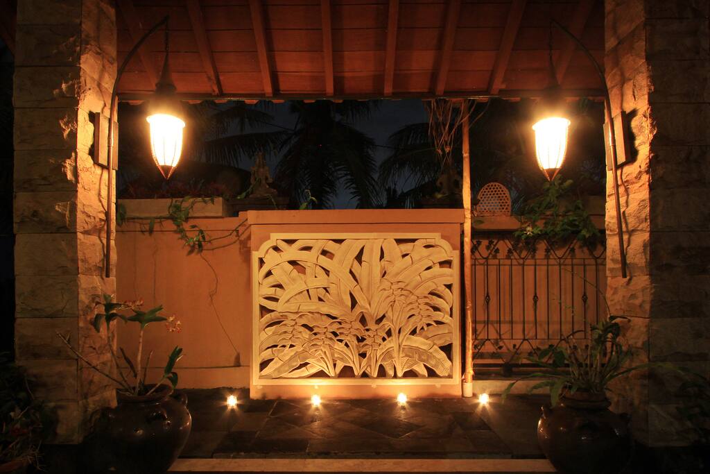 Relax on antique furniture in the entrance nook