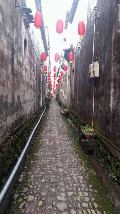 家门口常常的巷子