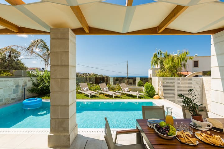 Athena Villa, Family Paradise with Heated Pool