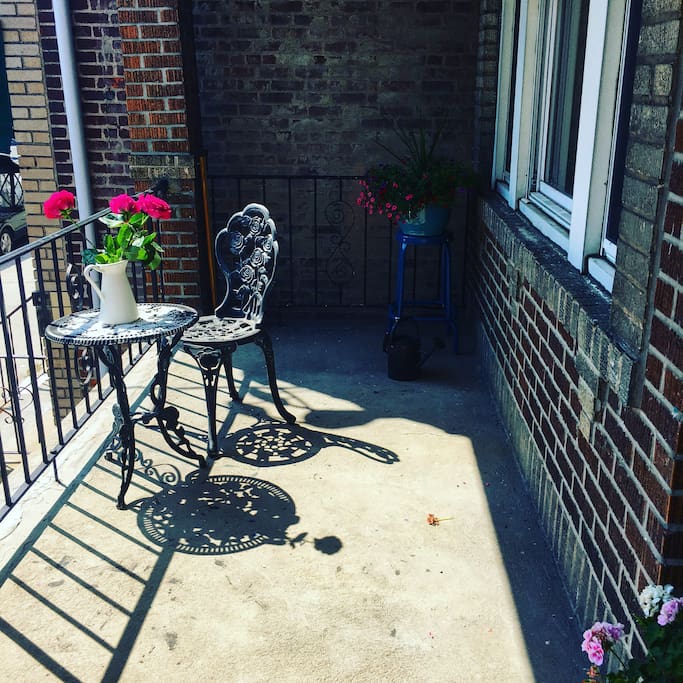 Admire the view of the NYC skyline while enjoying morning coffee on this adorable front porch!