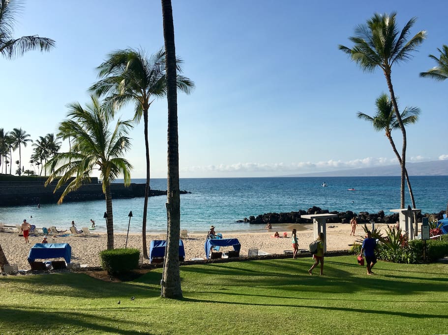The Owner's Beach Club, one of the best reasons to choose Mauna Lani over Waikoloa Resort.