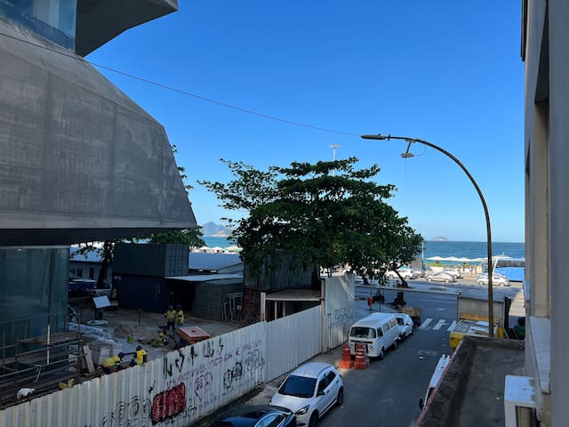 Copacabana, amplo APT 3 QTs, na quadra MAR (praia)