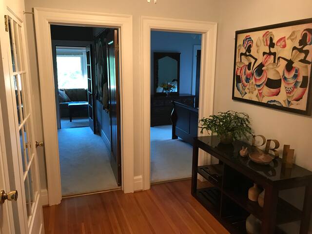 House of Bethesda – 5 Beds – 2 1/2 Bath -3 Sofas gallery image 4