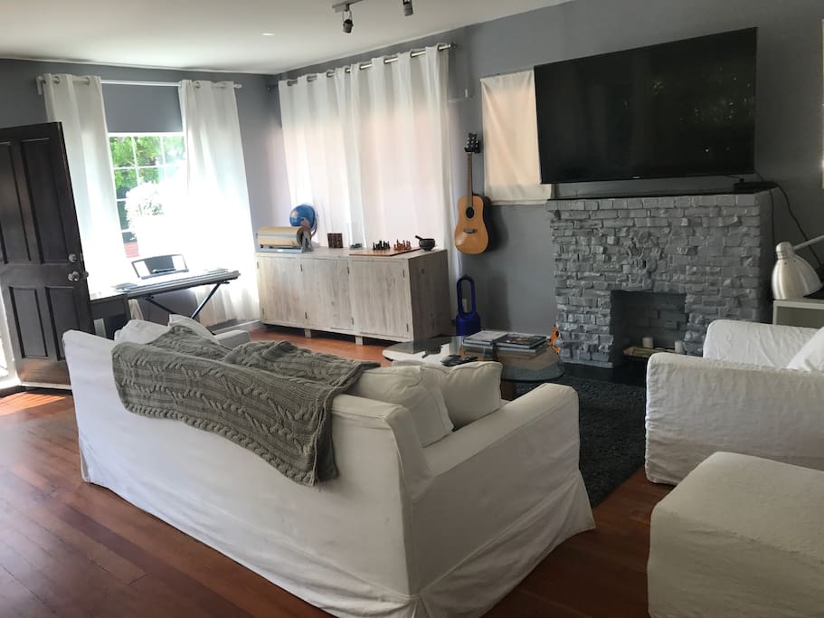 Living Room w/ Queen pull out air mattress sofa