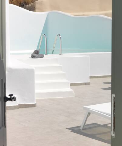 Hyposkafa Cave Houses * 4 Plunge Pools * 6 BDR gallery image 4