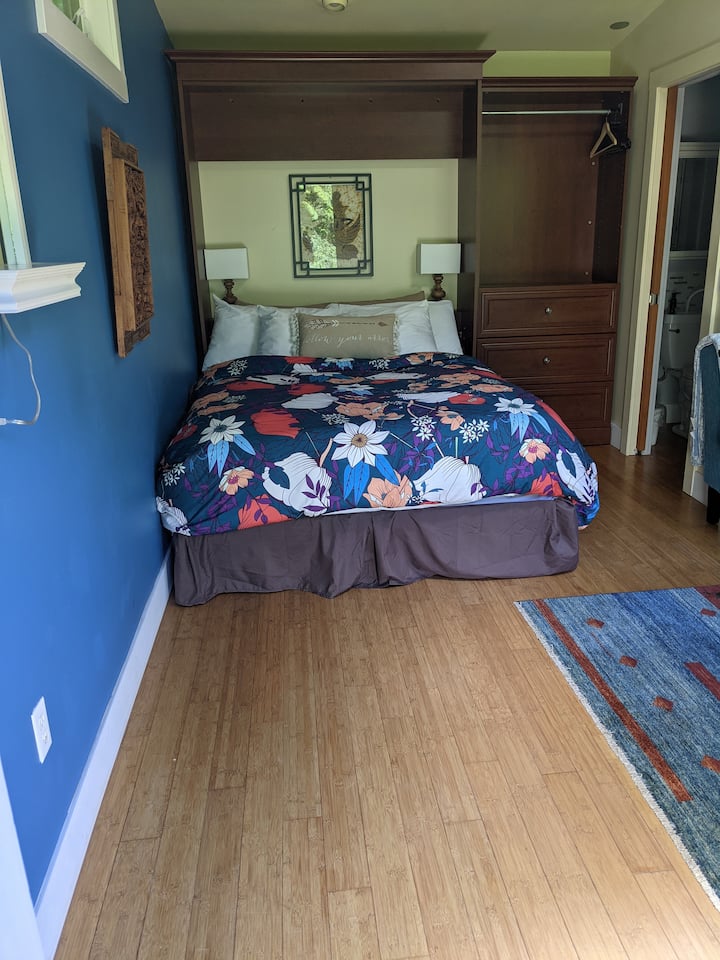 ¡Estudio con cama Murphy, ahorrador de espacio! 