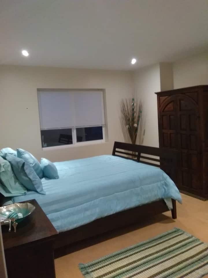 غرفة نوم 2 بسرير ملكي