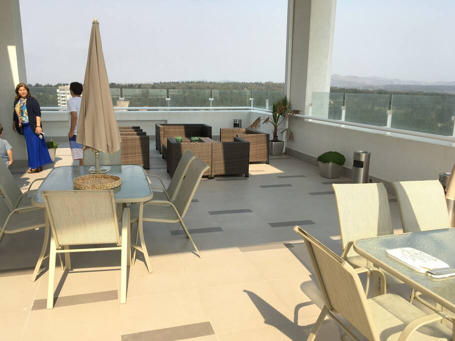 Terraza piso 27 (vista al bosque).
