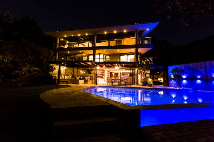 CampsBayDreamVilla: pool, jacuzzi, Gym, sea views gallery image 5