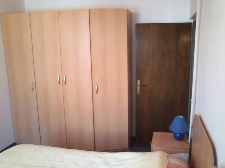 Gardërobë në dhomën e gjumit 1