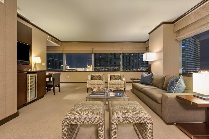 Vdara’s Biggest Penthouse!! 2+BR ★Jaw Drop Views!★ gallery image 4