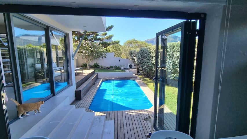 Smart stylish Beach House gallery image 3