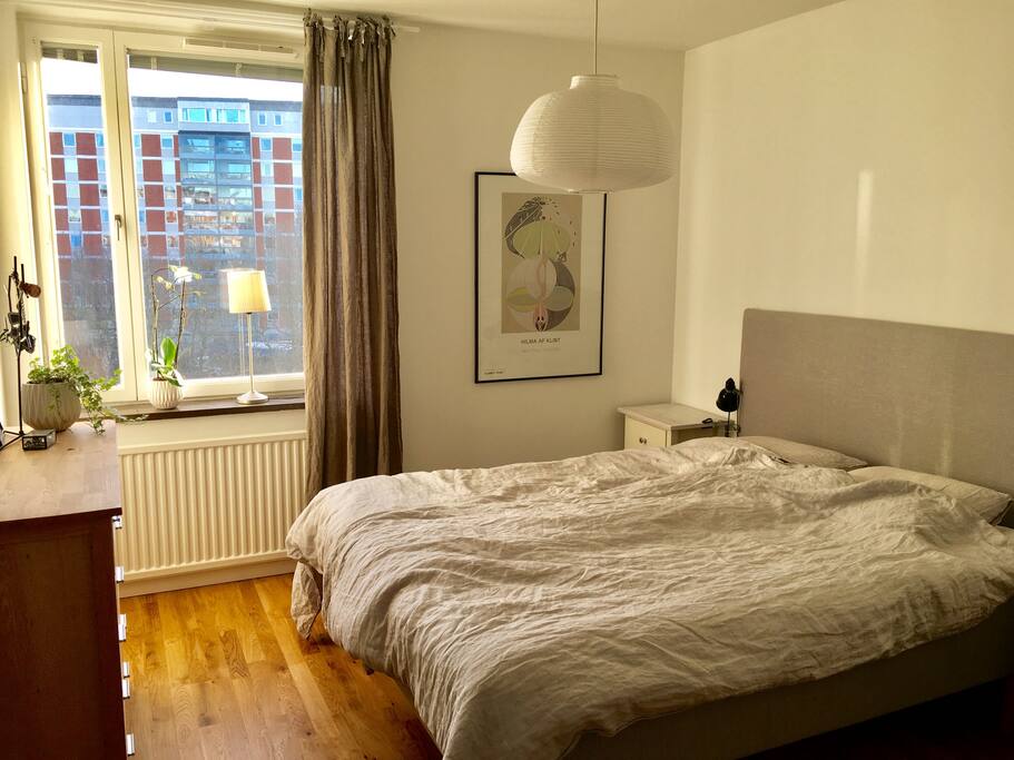 Master bedroom with Queen size bed.