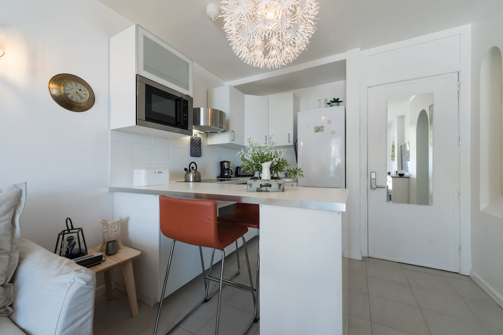 Open kitchen with dining table
