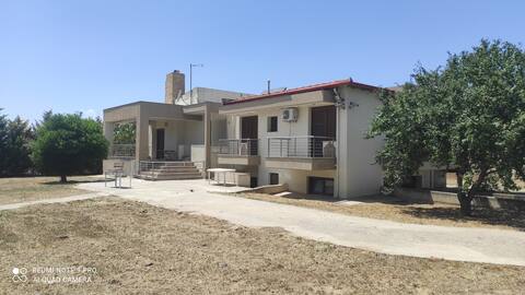 Cheerful villa with amenities and whirlpool