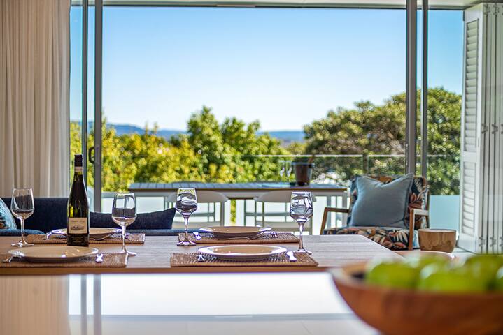 Stunning 3 Bedroom Ocean View Penthouse gallery image 3