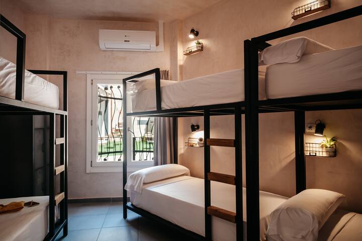 Life Astuto Boutique *bed 6 female shared room*