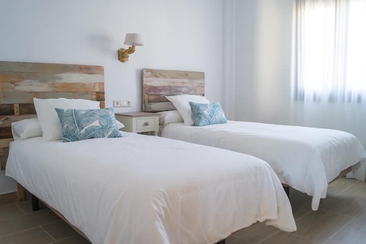 1楼2号双人卧室