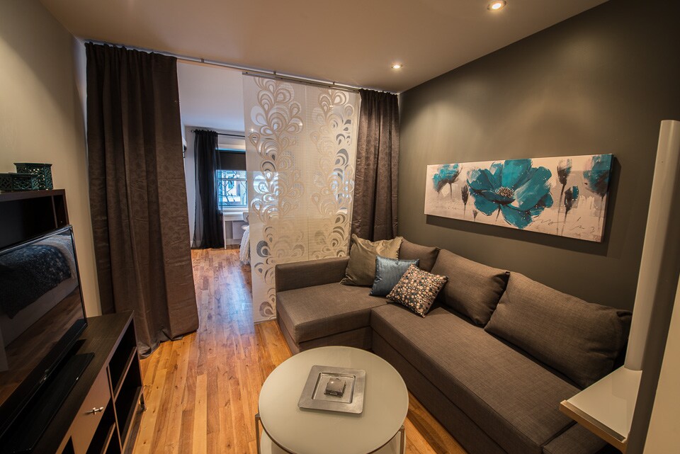 დივანი განათებული