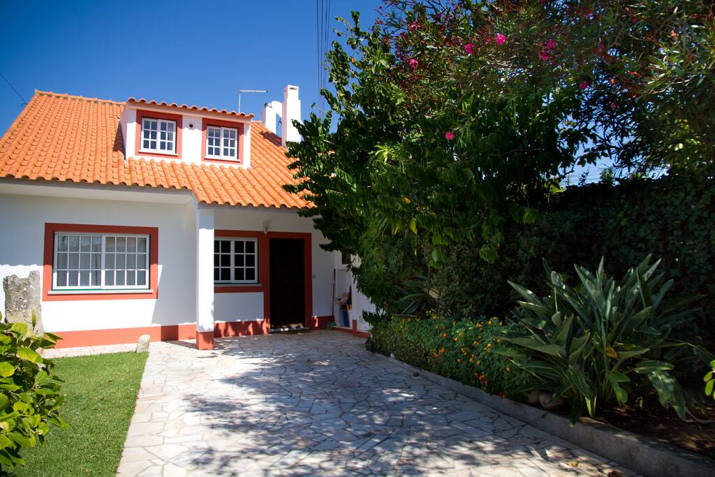 NICE SUMMER HOUSE Houses for Rent in Cascais, Lisbon, Portugal