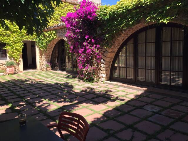 Antiguo pajar rehabilitado en Viladamat –