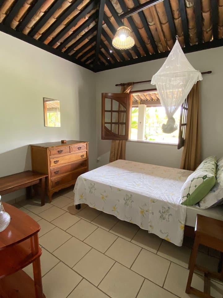 Suite 2, con una cama matrimonial.