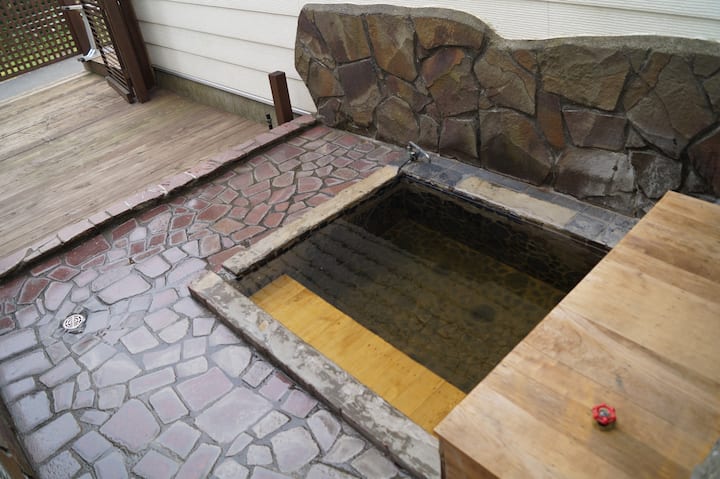 Open Air Natural Spa Taro House 源泉掛流露天風呂付 かんの家タロ邸 Houses For Rent In Shiraoi Chō Shiraoi Gun Hokkaidō Japan