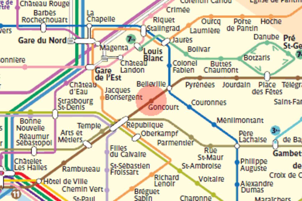 Charmant studio proche Oberkampf, Parmentier, République et non loin du Marais. Situé rue Saint-Maur connu pour ses restaurants/pubs/bar, très bonne ambiance.