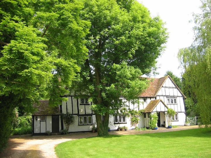 Gostelow House, A C16 Tudor House - Luton