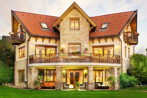 Private VILLA indoor swimming pool 8 bdr