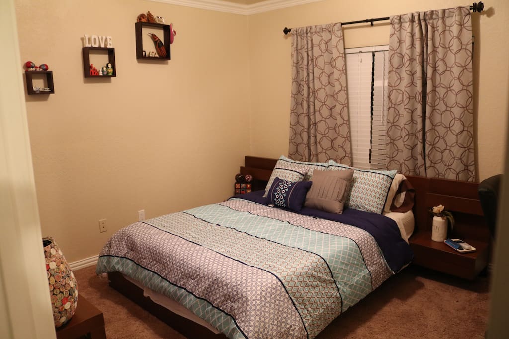 Queen comfy bed! With tempurpedic mattress. Always clean cotton soft sheets for each
