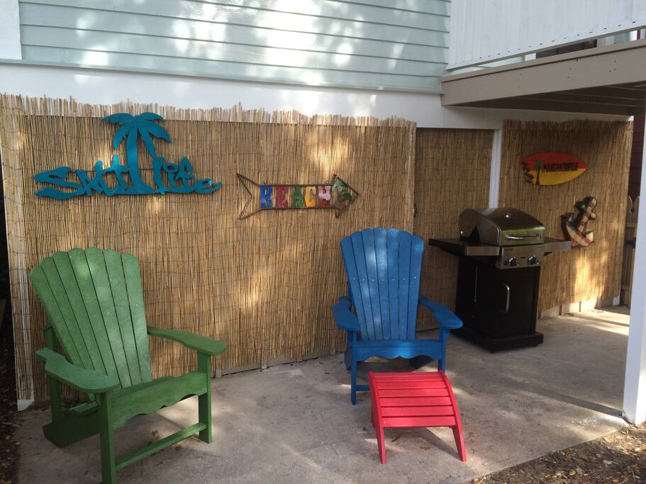 Relax on the breezy front patio while grilling your favorite foods!