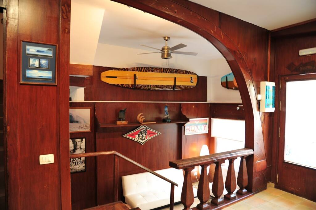 Surf brands tv saloon
