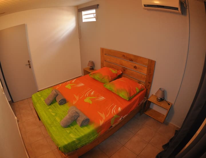 Habitación 4 con cama doble (140).