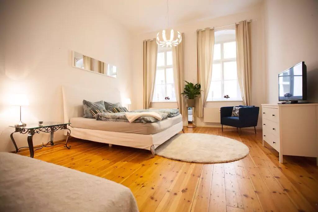 Hotel-Bett im King-Size-Format (2 Meter)